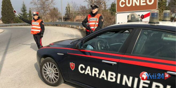 Un giovane di nazionalità olandese ha ucciso a coltellate il padre e un amico