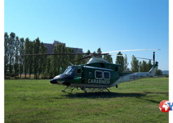Durante una lite un giovane è stato ucciso per strada con una fiocina a Sirolo in provincia di Ancona da un uomo a bordo di un’auto