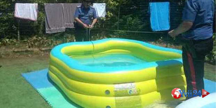 è morto annegando nella piscina di casa gonfiabile