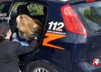I Carabinieri di Sant’Agata li Battiati hanno tradotto in carcere un 24enne per violenza sessuale aggravata e maltrattamenti su una parente
