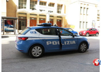 I poliziotti della Questura di Siracusa: arrestato un posteggiatore abusivo; fermato due scafisti; denunciato un trasportatore di acqua
