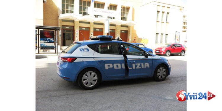 I poliziotti della Questura di Siracusa: arrestato un posteggiatore abusivo; fermato due scafisti; denunciato un trasportatore di acqua