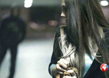 un 79enne che minacciava la 40enne compiendo anche autoerotismo