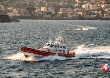 Stamani la Capitaneria di Porto di Messina è intervenuta in soccorso di una persona che stava svolgendo canottaggio