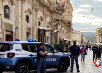 Agenti della Questura di Siracusa hanno fermato uno scafista egiziano. Poliziotti di Noto hanno denunciato 2 cui un minore per tentato furto