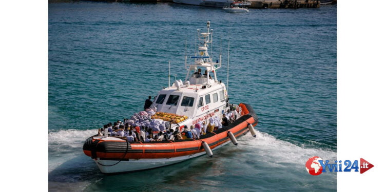 Situazione pressoché insostenibile a Lampedusa con circa 4000 migranti tra cui 250 minori. Il prefetto: Lampedusa non può più riceverne