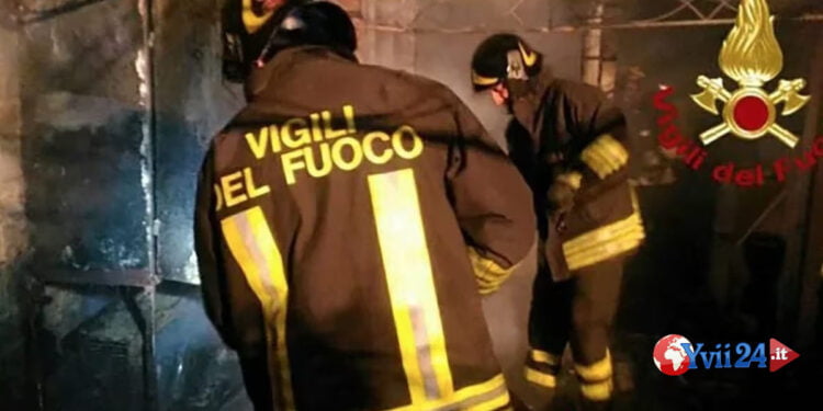 avrebbe dato fuoco all’appartamento mettendo a rischio lo stabile