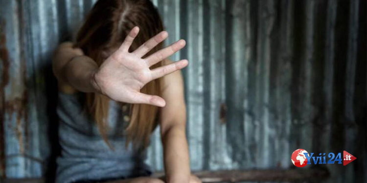 Sicilia. Violenta minorenne conosciuta sui social