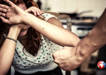 Adrano. Rompe il naso alla compagna con una testata. Ai domiciliari 31enne