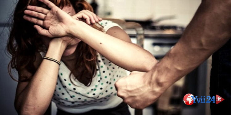 Adrano. Rompe il naso alla compagna con una testata. Ai domiciliari 31enne