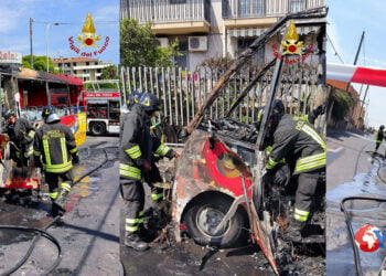 I Vigili del Fuoco di Catania sono intervenuti stamani per spegnere l'incendio di un pullman privato sul quale viaggiavano turisti