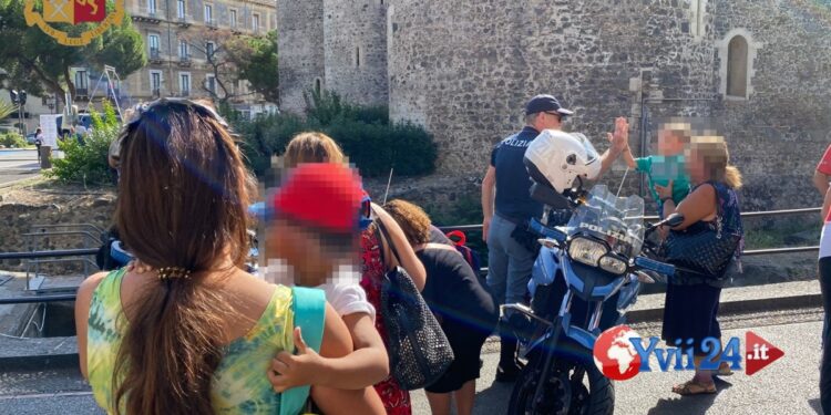 Catania. In piazza Federico di Svevia Divisa Amica