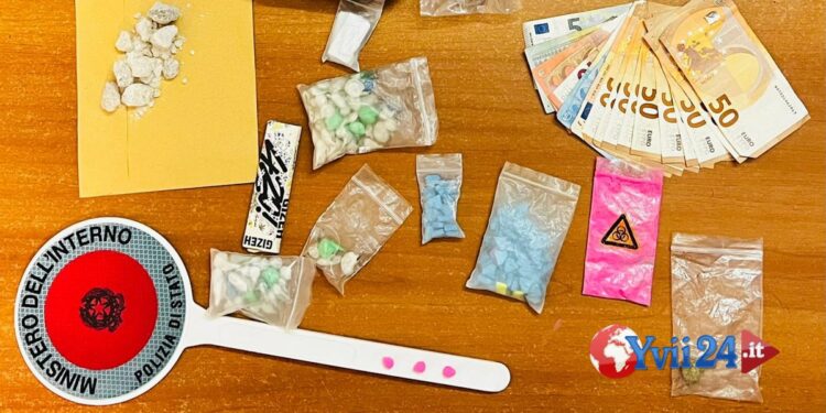 Catania. Diversi tipi di droga al seguito, arrestati due giovani