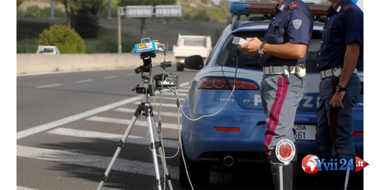 La Cassazione ha stabilito che la distanza tra il cartello di segnalazione e l'autovelox non può essere inferiore a un chilometro