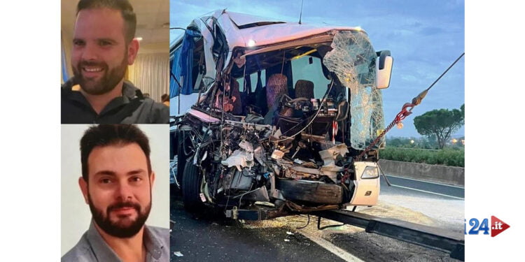 Sono morti nell’incidente della scorsa notte sull’A1 in cui un pullman ha impattato contro un tir. Feriti anche diversi migranti a bordo