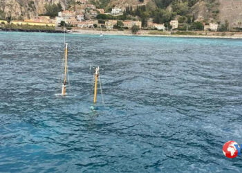 Un veliero di una quindicina di metri è affondato poco al largo di Taormina. Non c’era nessuno a bordo. Si tenterà di recuperarlo