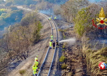 Con le temperature intense di questi giorni sono tornati gli incendi, nel palermitano e catanese. Da sabato prevista una tregua dal caldo