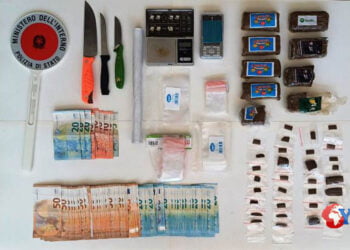 Divieto eseguito dal Commissariato di Pachino. Lotta allo spaccio dalla Questura di Siracusa (foto) e arresto di giovane evaso dai domiciliari