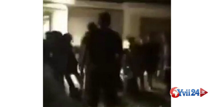 Palermo: maxi rissa a mezzanotte in centro; coppia per avere rimproverato dei ragazzini che urlavano è finita in ospedale
