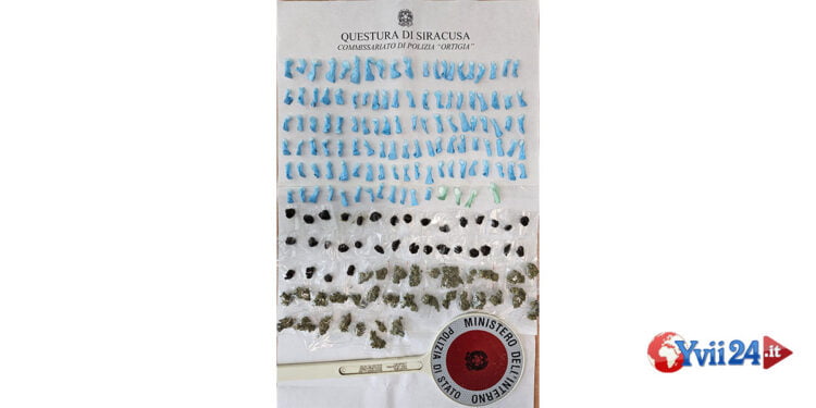Il Commissariato di Ortigia a Siracusa ha arrestato un minore 17enne che spacciava crack, hashish, marijuana e cocaina