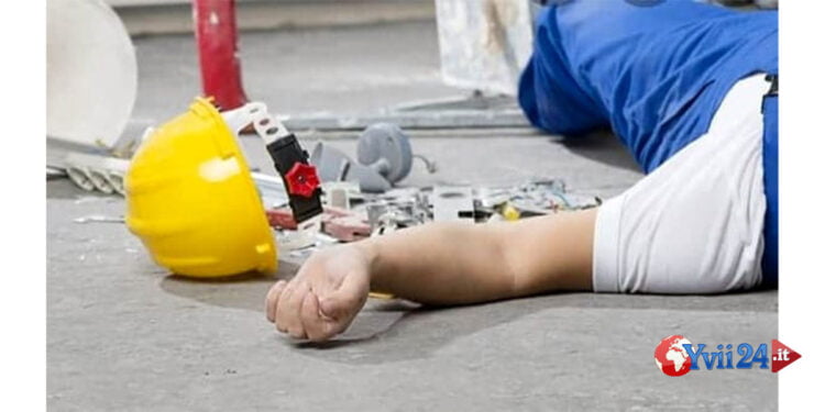 Un operaio di 54 anni è morto cadendo da un’impalcatura in un cantiere privato a Torregrotta comune tirrenico messinese