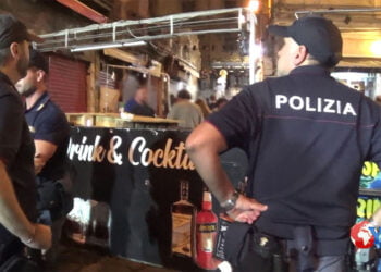 La Questura di Palermo ha disposto controlli interforze alla Vucciria. Sequestrati 12 banconi, indentificati soggetti con precedenti