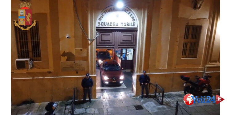 La Polizia di Stato di Palermo ha sgominato una banda del luogo che aveva rapinato quattro farmacie e con una ci stava tentando