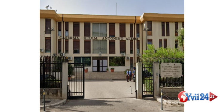 I Carabinieri di Termini Imerese hanno tratto in arresto un 26enne del luogo per spaccio di cocaina, hashish e serra indoor di marijuana