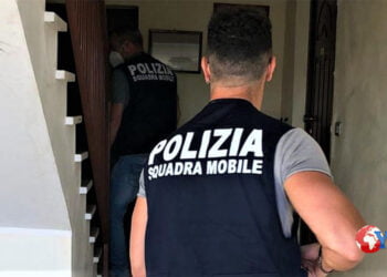Arrestato dal Commissariato di Gela per la detenzione di un fucile a canne mozze, rispettive munizioni e un coltello a serramanico
