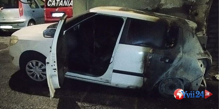 Biancavilla. Incendia l’auto del rivale in amore. Scoperto dai Carabinieri (Guarda Video)