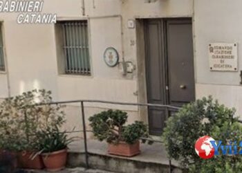 Prov. Catania. Chiede soldi e aggredisce madre, arrestato 42enne