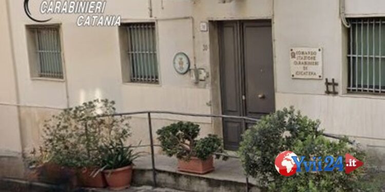 Prov. Catania. Chiede soldi e aggredisce madre, arrestato 42enne