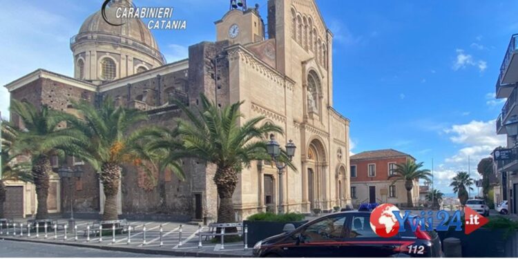 Belpasso. Rubano roba da un capannone, due arrestati