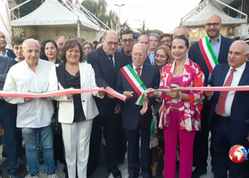 A Bronte è stata inaugurata la 32ª Sagra del Pistacchio. A tagliare il nastro inaugurale il sindaco Pino Firrarello