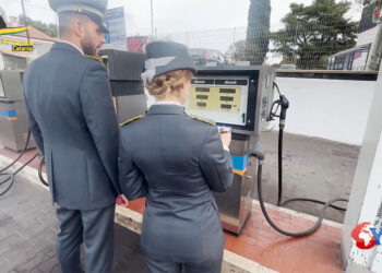 La GdF di Catania ha sequestrato 23 mila litri di gasolio miscelato con sostanze estranee. Denunciati 7 gestori di rifornimento stradale