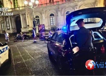 Catania. Carabinieri in zona movida, 2 denunce
