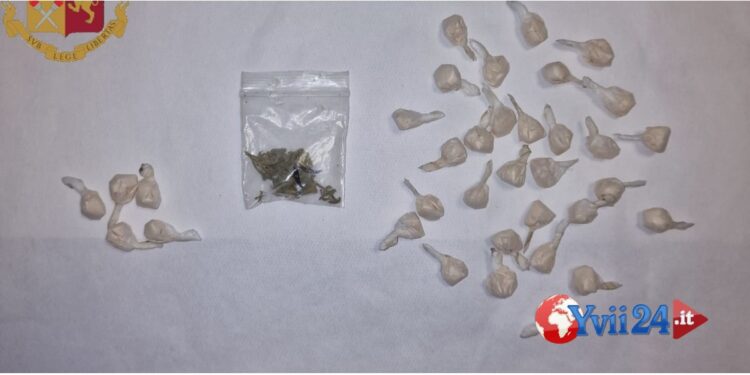 Catania. Eroina e marijuana in casa, due arresti