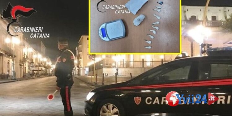 Prov. Catania. Spaccia cocaina tra le auto, arrestato 22enne