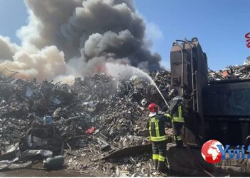 Catania. A fuoco terreno alla Zona Industriale