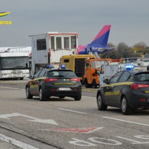 La GdF di Treviso ha arrestato un extracomunitario che da Malta sbarcato a Pantelleria utilizzava l’identità di un’altra persona (foto)