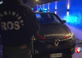 Eseguite dai CC di Napoli 27 misure cautelari ad appartenenti a un clan camorristico, tra cui a un neomelodico palermitano e la moglie