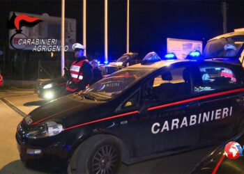 I CC della Compagnia di Cammarata (Ag) hanno arrestato un 39enne che picchiava e minacciava la moglie anche in presenza dei militari dell'Arma