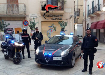 I CC di Mazara del Vallo durante un controllo sul rispetto delle prescrizioni domiciliari scoprivano un compleanno con cocaina e hashish