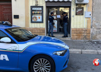 La Questura di Trapani ha chiuso un bar che aveva organizzato una festa con centinaia di persone tra cui parecchi soggetti con precedenti