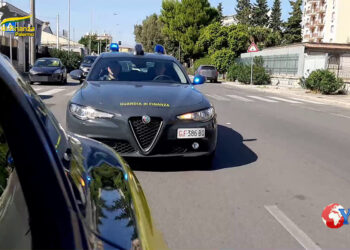La GdF di Palermo ha posto ai domiciliari due direttori tecnici di una società aggiudicataria dell’appalto per estorsione alle sub-imprese. L’OPINIONE