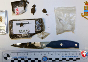 La Polizia di Stato di Ragusa ha arrestato ai domiciliari un giovane di Acate trovato in casa con cocaina e hashish