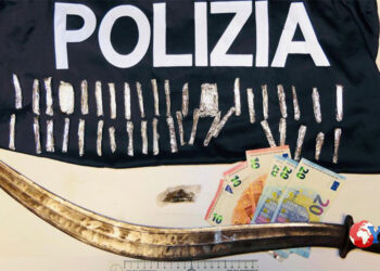 Il Commissariato di Vitoria ha arrestato due stranieri per spaccio di hashish e denunciati per detenzione illegale di una scimitarra
