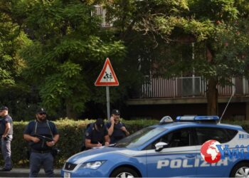 Catania. Tenta suicidio e morde i poliziotti, salvata 19enne