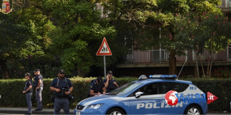 Catania. Tenta suicidio e morde i poliziotti, salvata 19enne