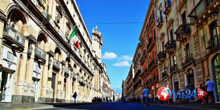 Catania. Auto investe donna in via Etnea